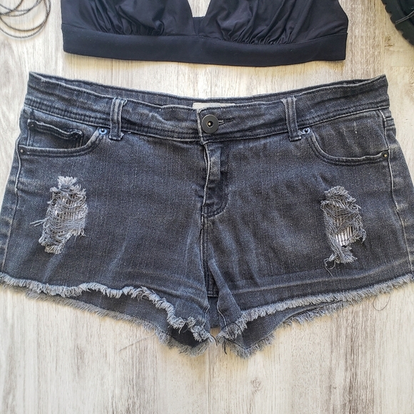 Distressed Bootie Shorts by Cotton ON - Picture 2 of 7